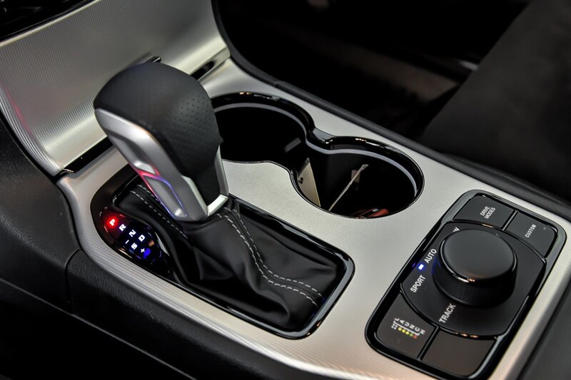 Vehicle image 36 of 46