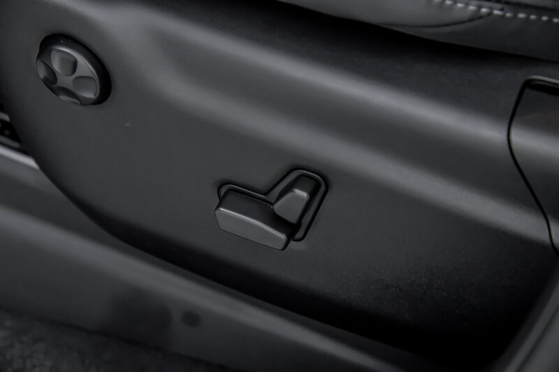 Vehicle image 26 of 46