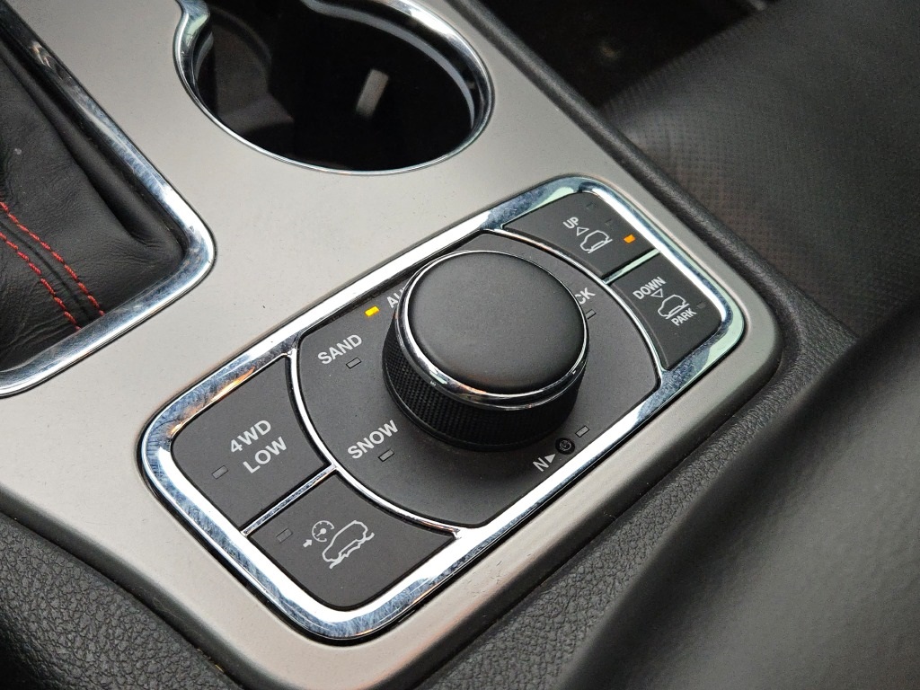 Vehicle image 27 of 37