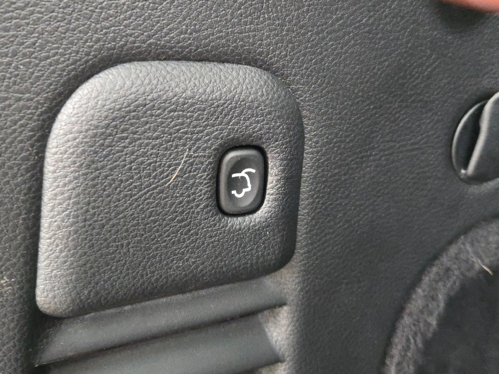 Vehicle image 17 of 37