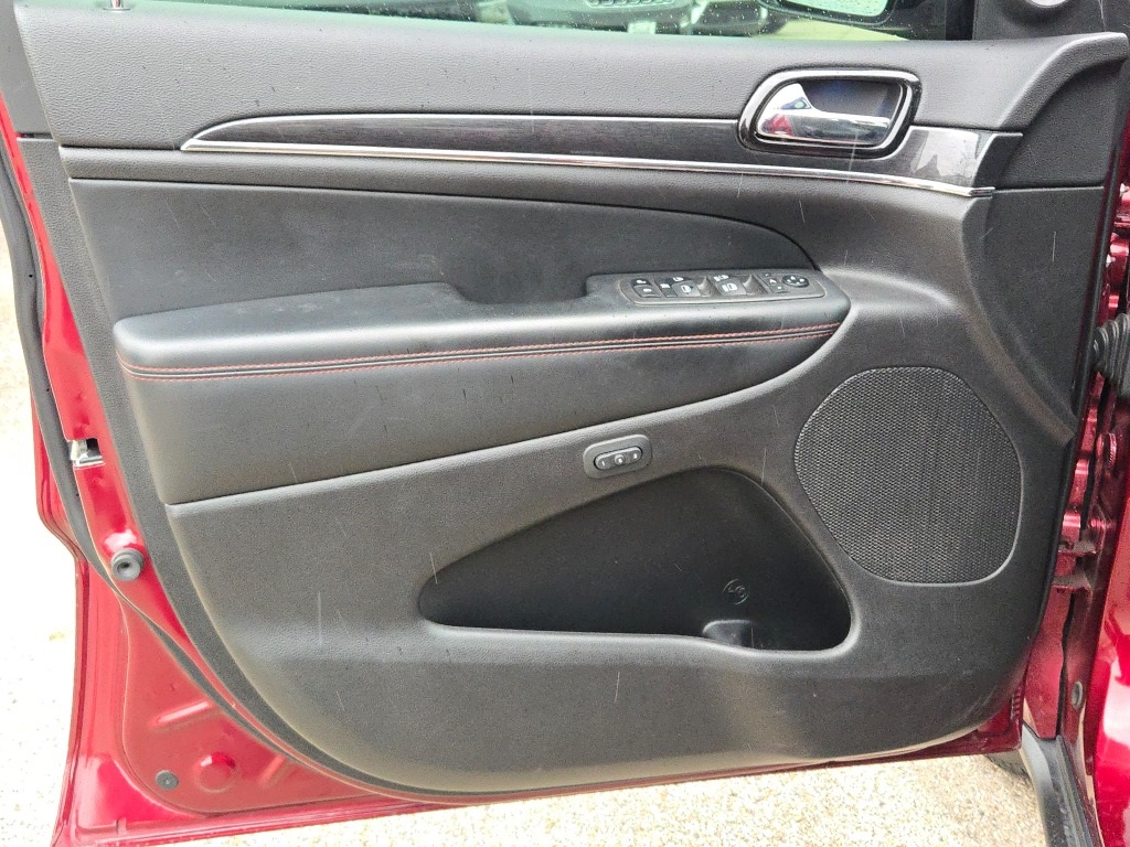 Vehicle image 21 of 37