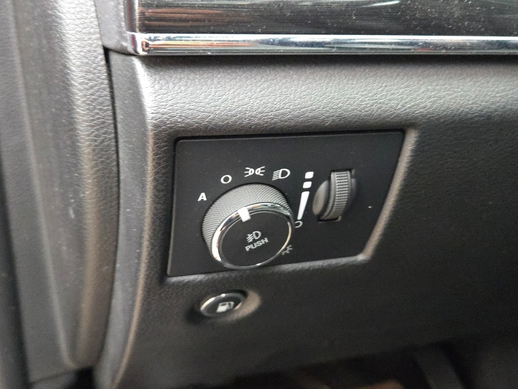 Vehicle image 26 of 37