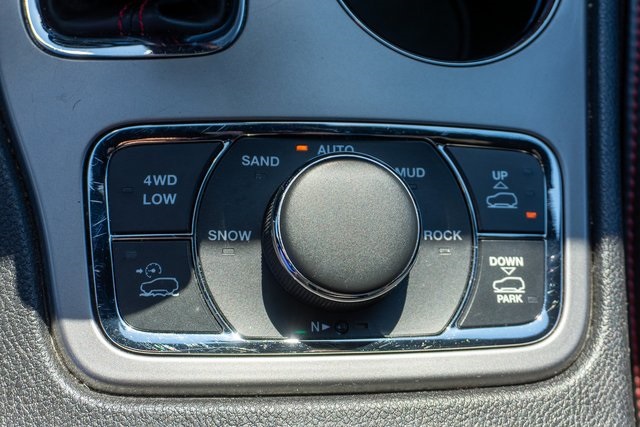 Vehicle image 28 of 33
