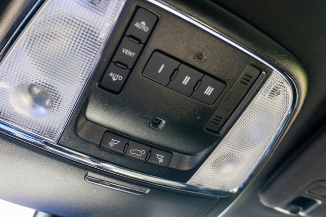 Vehicle image 32 of 33