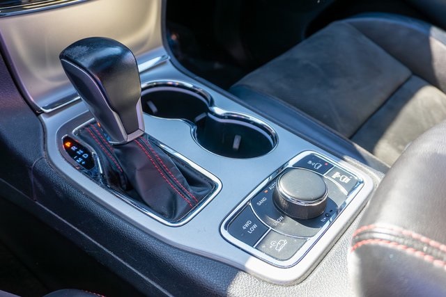 Vehicle image 29 of 33