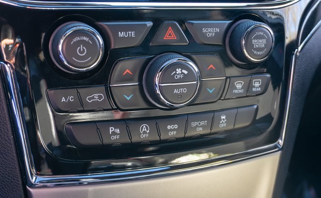 Vehicle image 26 of 33