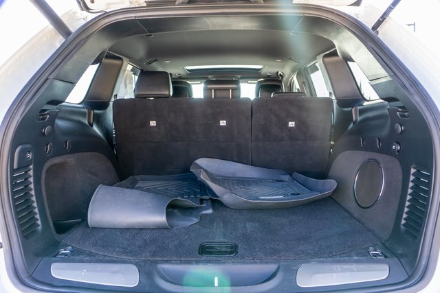 Vehicle image 10 of 33