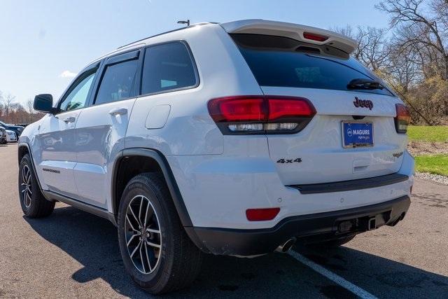 Vehicle image 8 of 33