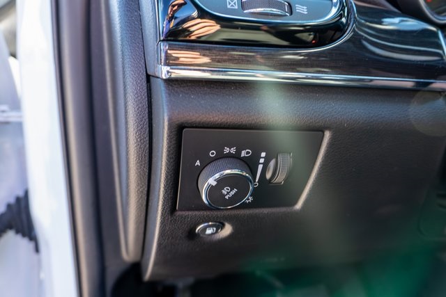 Vehicle image 20 of 33
