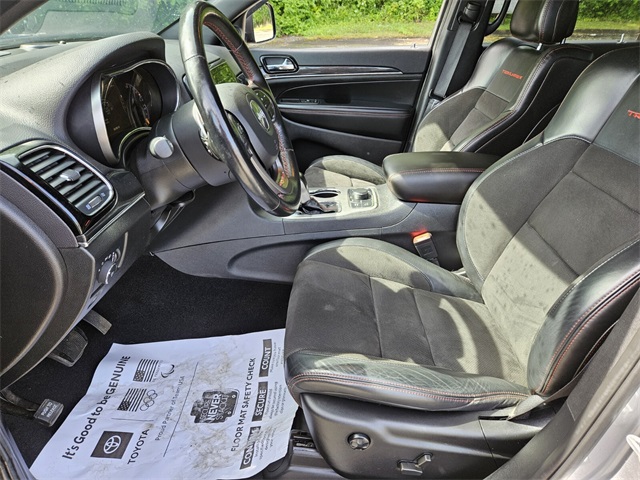 Vehicle image 8 of 33