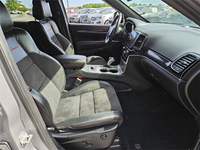 Vehicle image 17 of 33