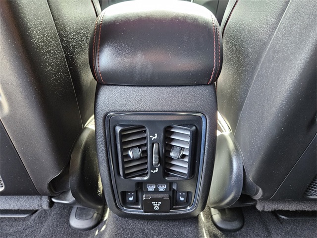 Vehicle image 10 of 33