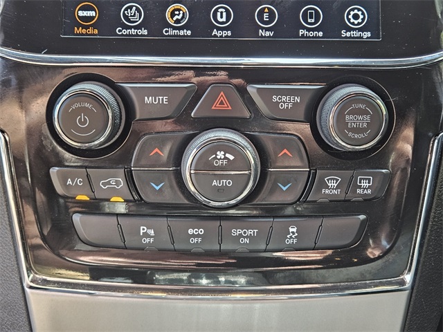 Vehicle image 25 of 33