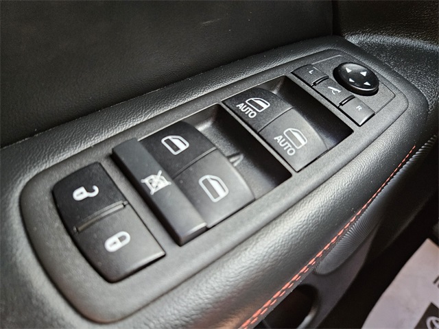 Vehicle image 32 of 33