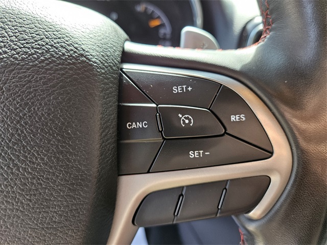 Vehicle image 28 of 33