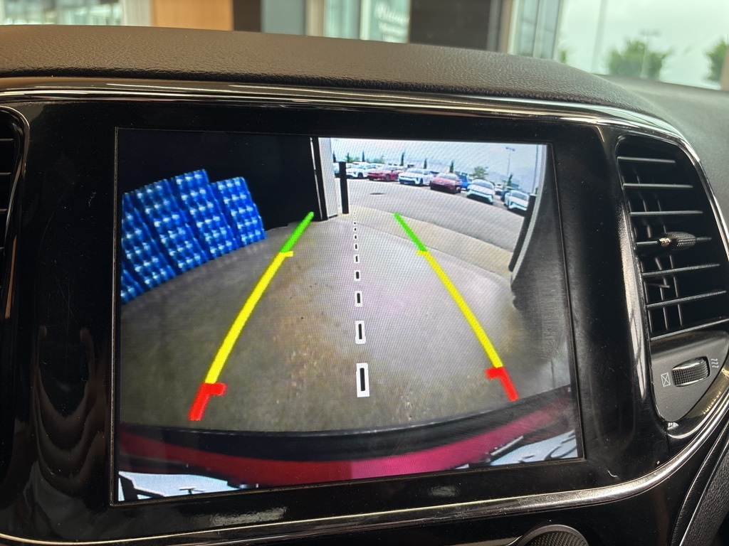 Vehicle image 21 of 26