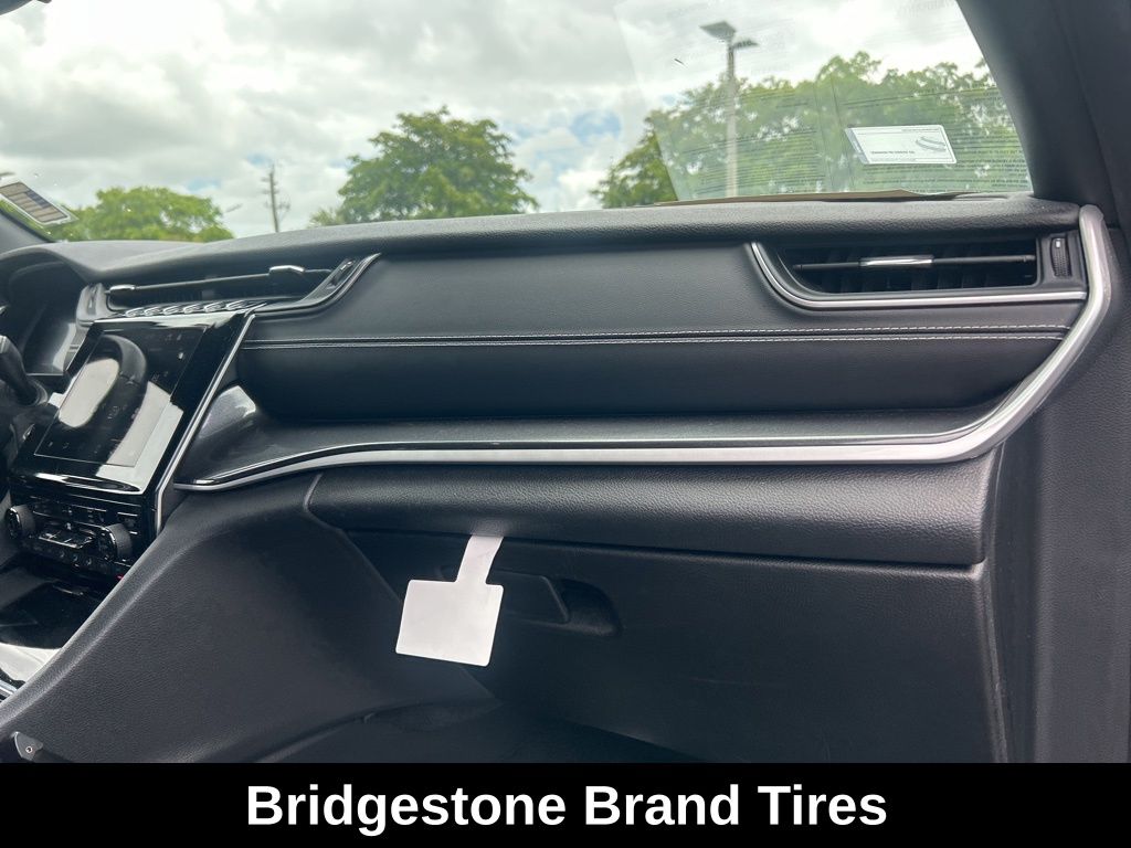 Vehicle image 23 of 47