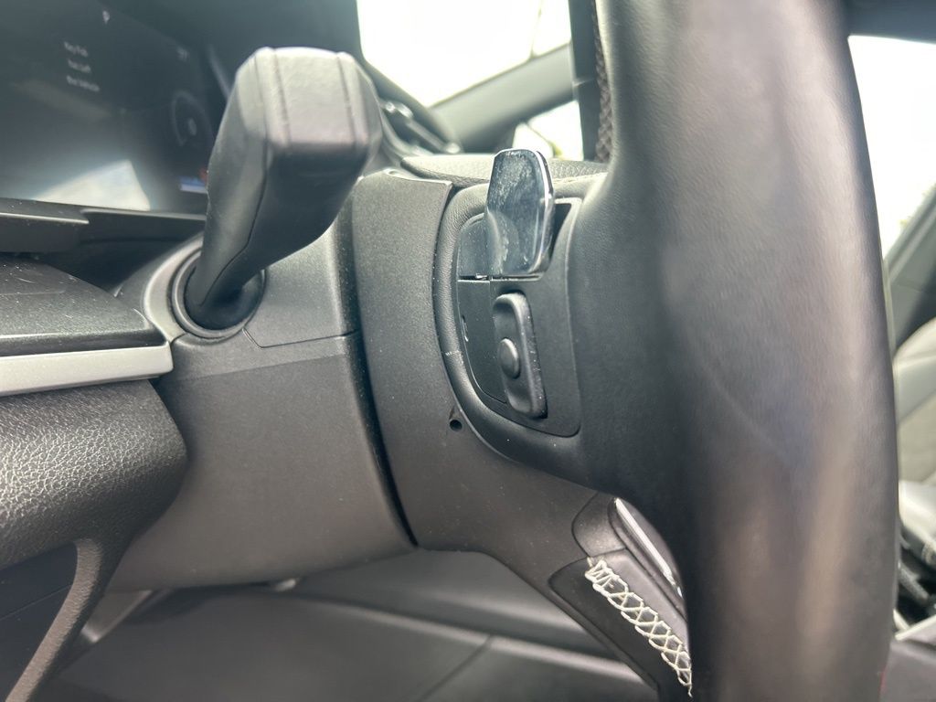 Vehicle image 37 of 47