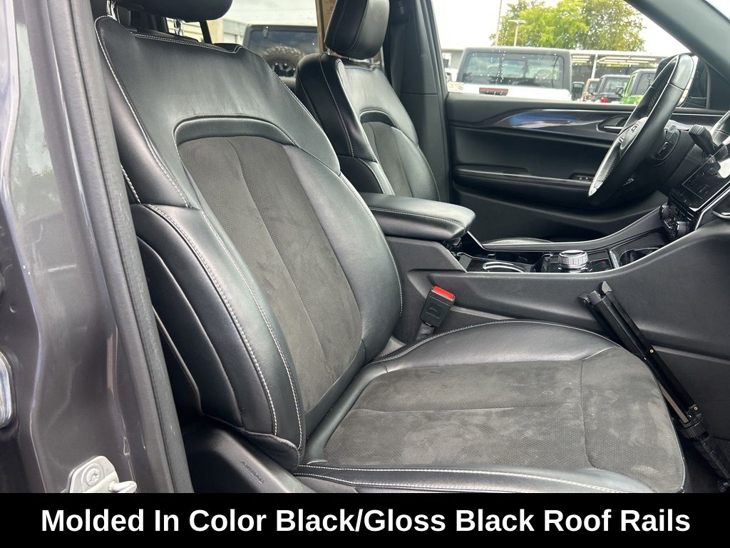Vehicle image 22 of 47