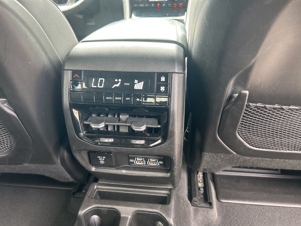 Vehicle image 27 of 47