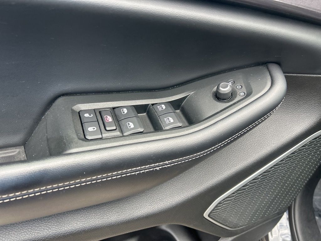 Vehicle image 35 of 47