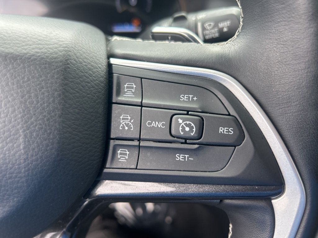 Vehicle image 44 of 47