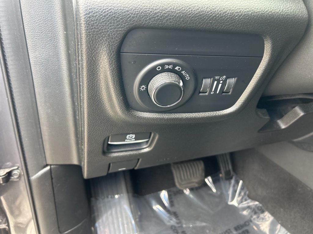 Vehicle image 36 of 47