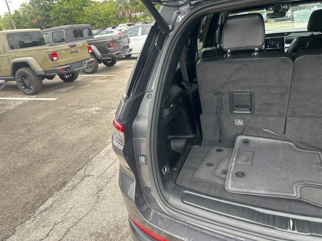 Vehicle image 30 of 47