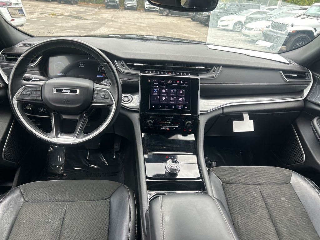 Vehicle image 33 of 47