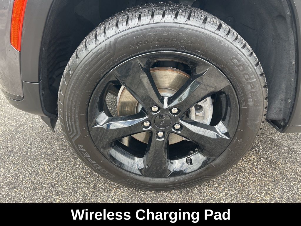Vehicle image 17 of 47