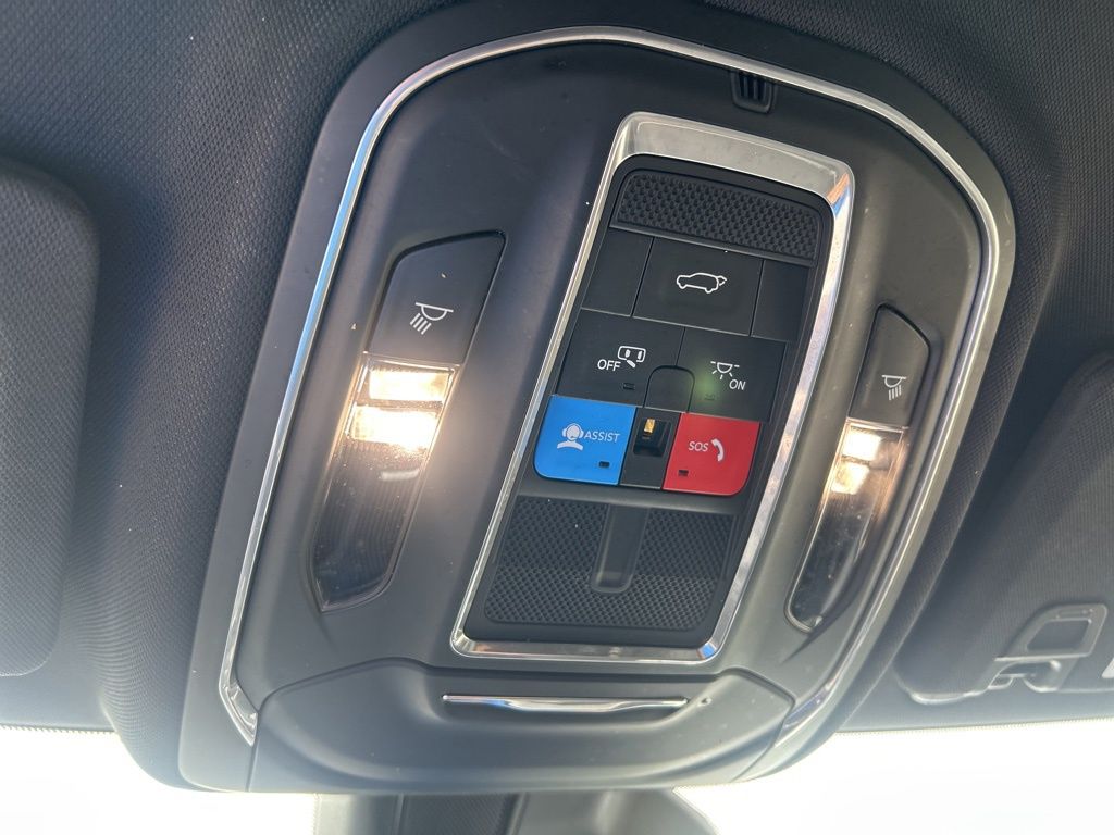 Vehicle image 43 of 47