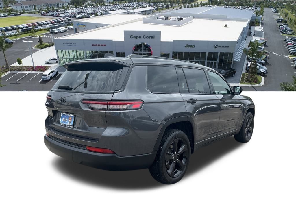 Vehicle image 4 of 47