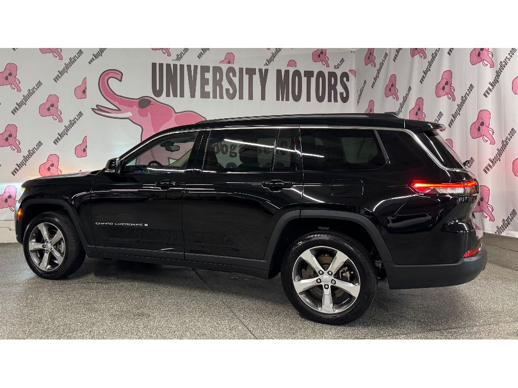 Vehicle image 10 of 33
