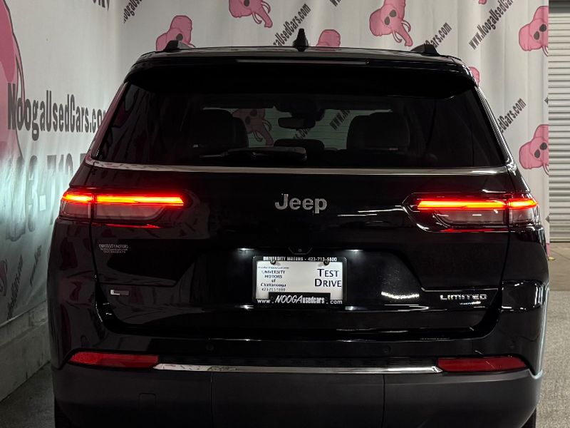 Vehicle image 9 of 33