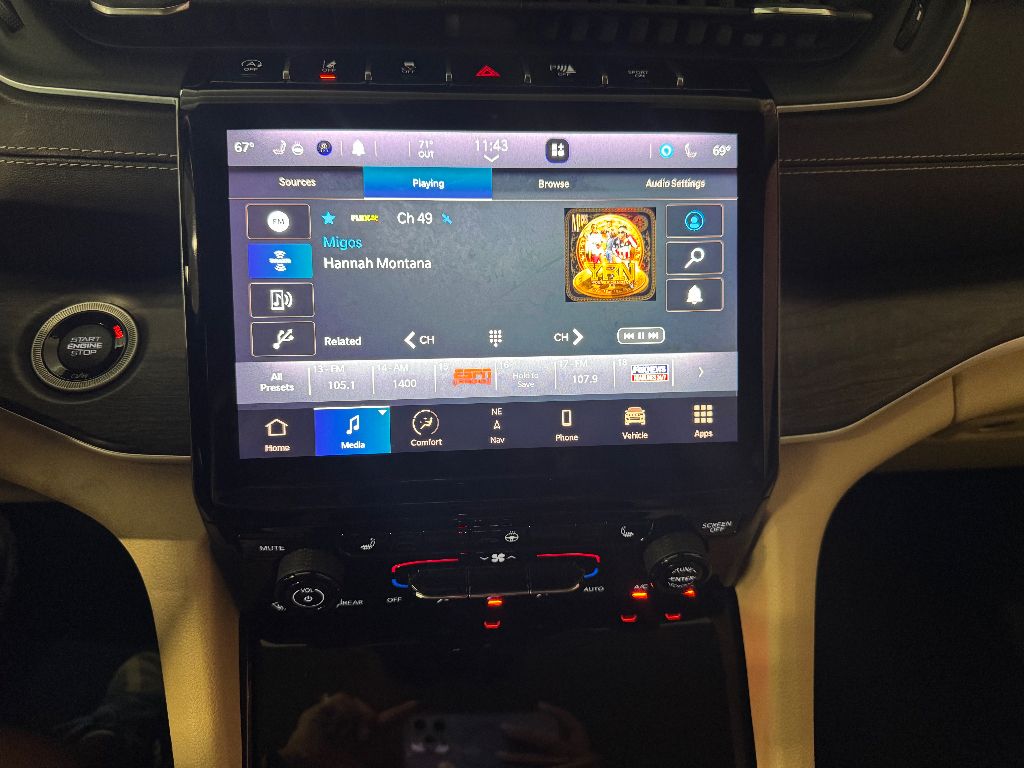 Vehicle image 14 of 33