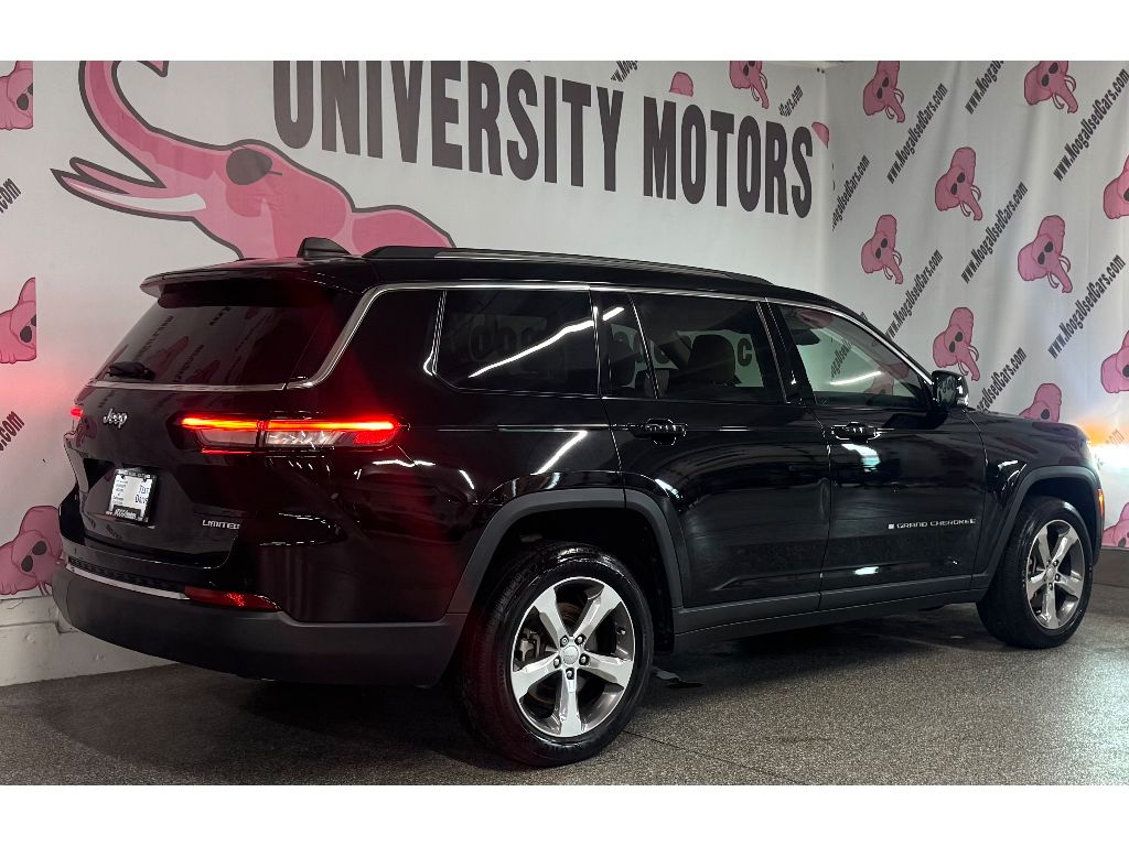 Vehicle image 8 of 33