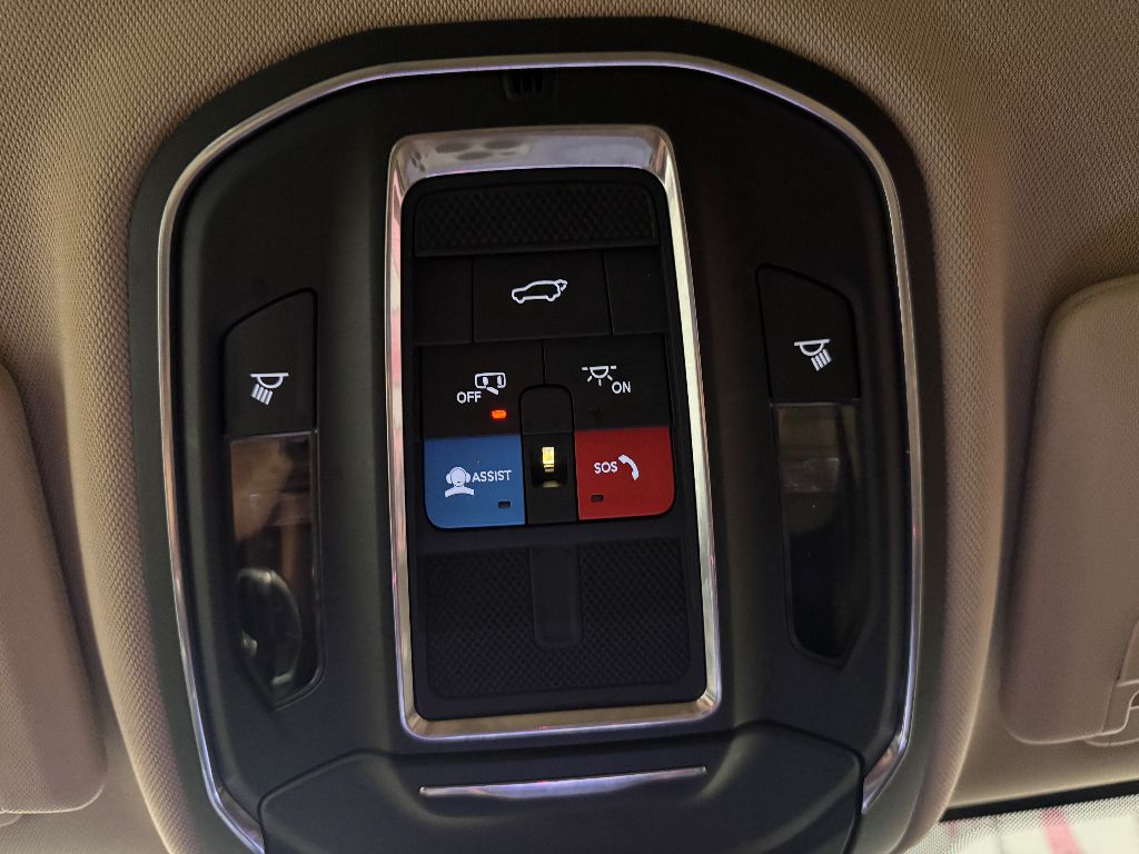 Vehicle image 19 of 33
