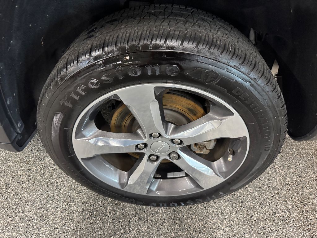 Vehicle image 32 of 33