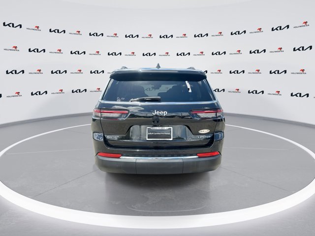 Vehicle image 8 of 30