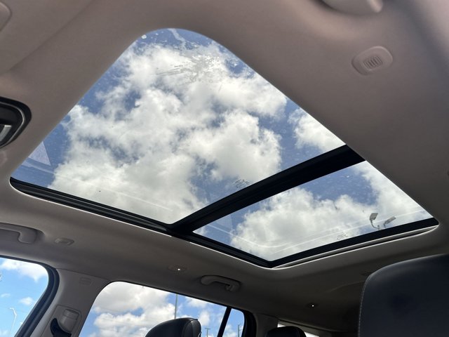 Vehicle image 19 of 30