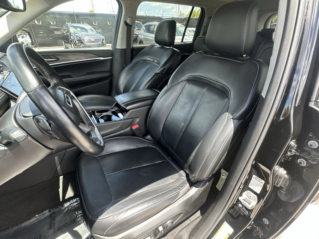 Vehicle image 17 of 30