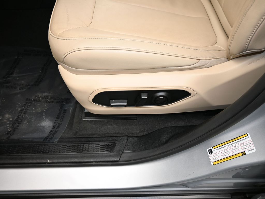 Vehicle image 43 of 78