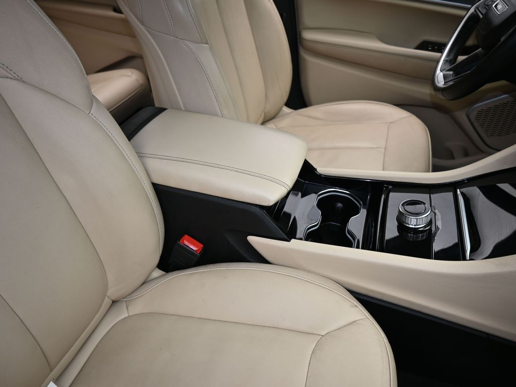 Vehicle image 76 of 78