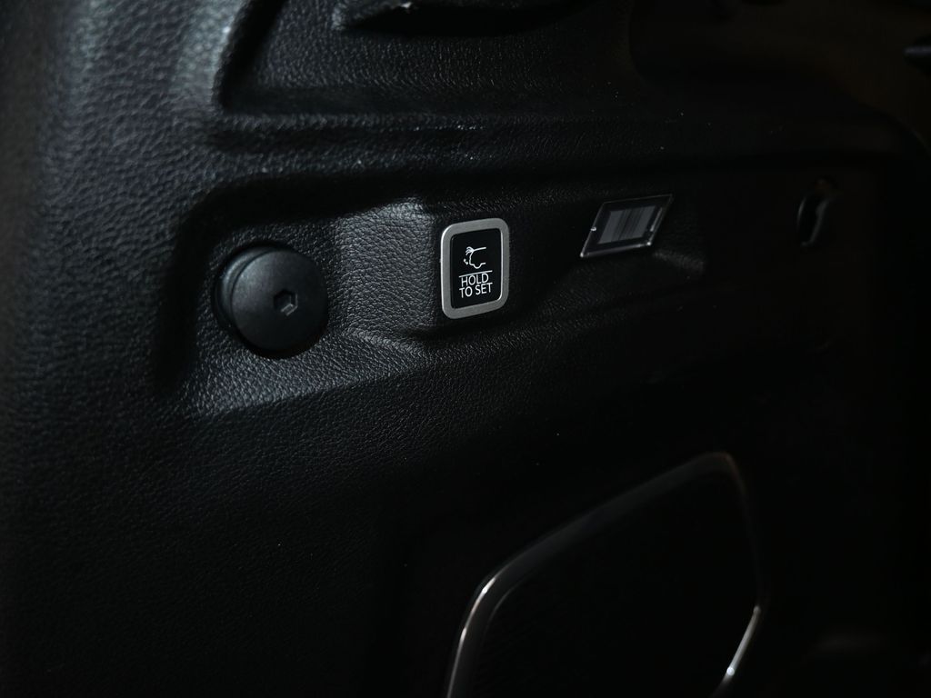 Vehicle image 70 of 78