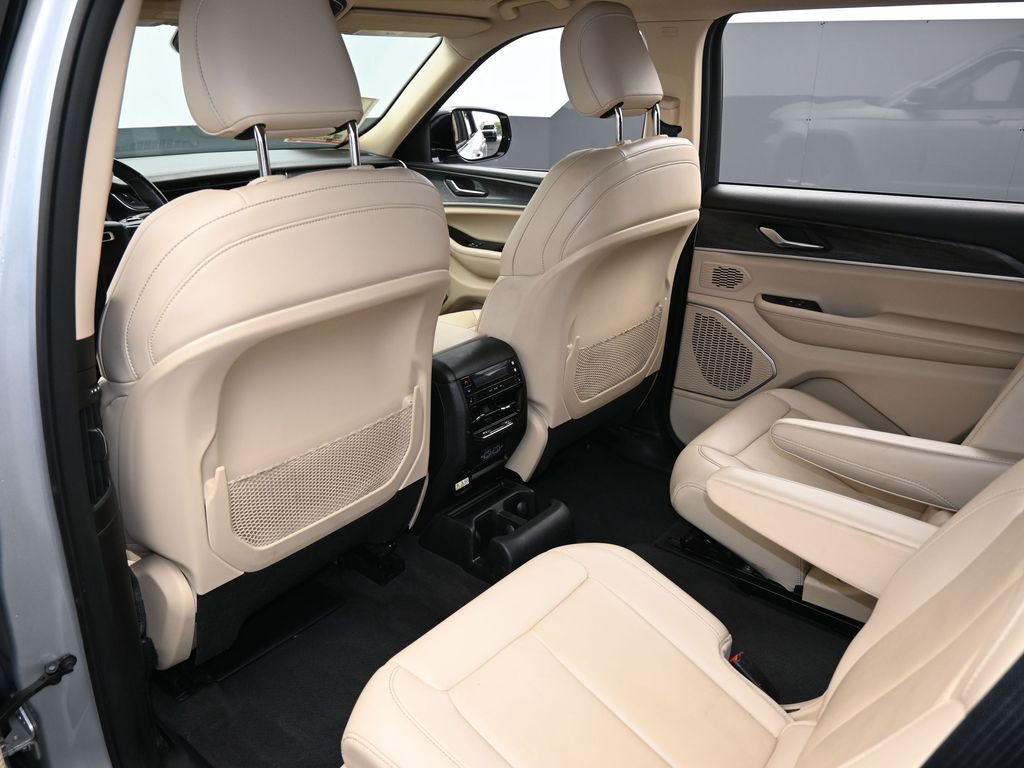 Vehicle image 62 of 78