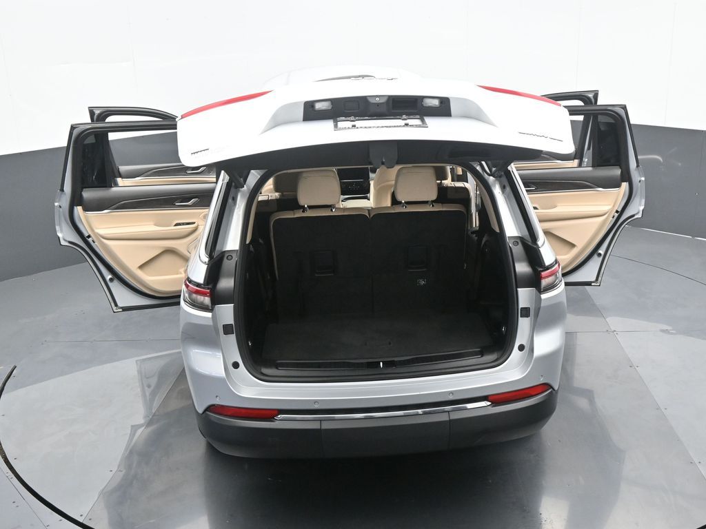 Vehicle image 36 of 78