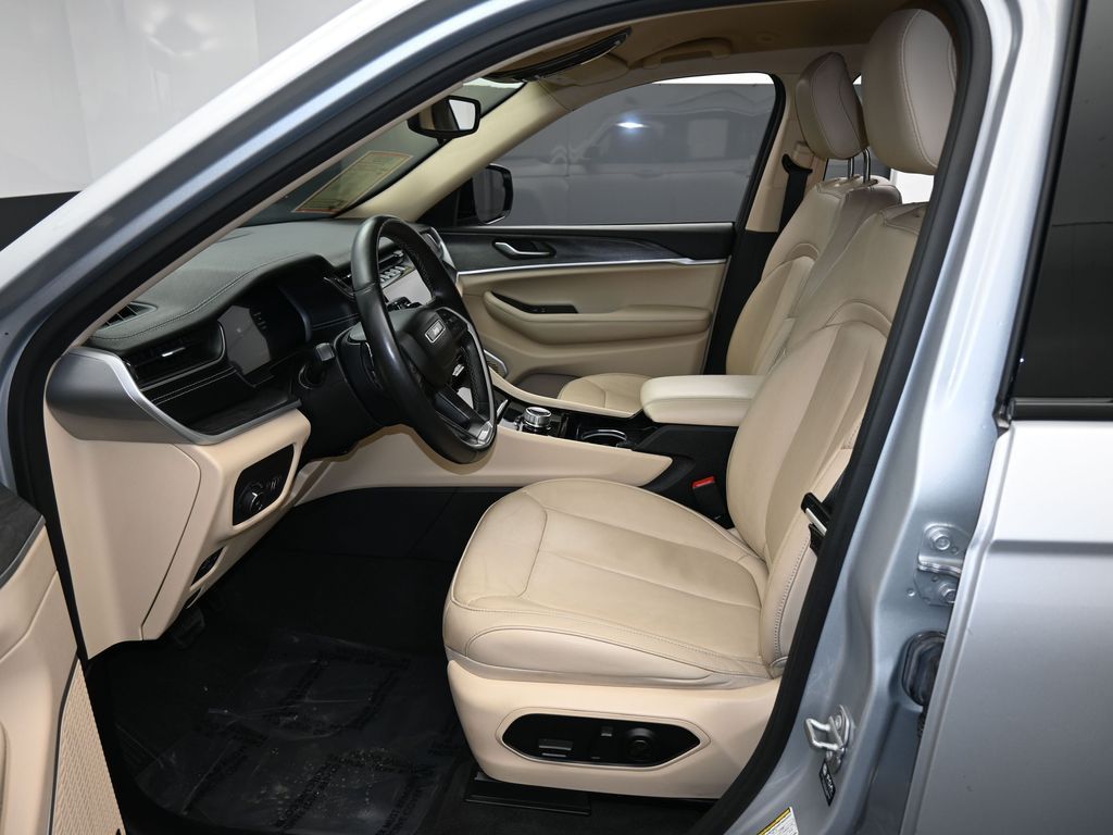 Vehicle image 39 of 78