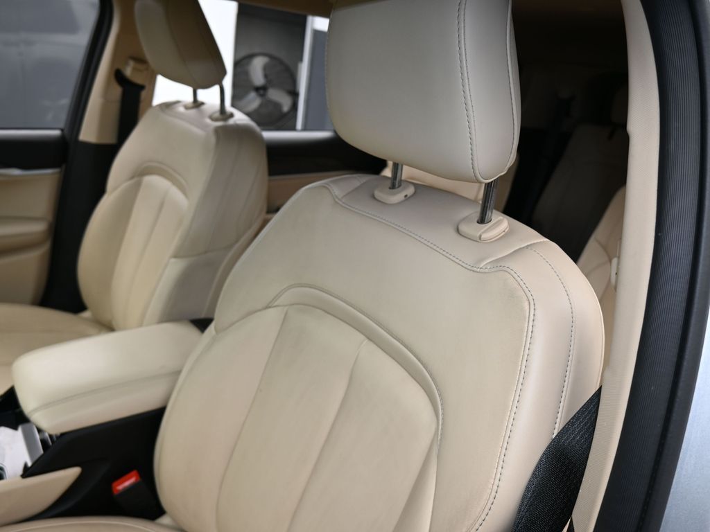 Vehicle image 44 of 78