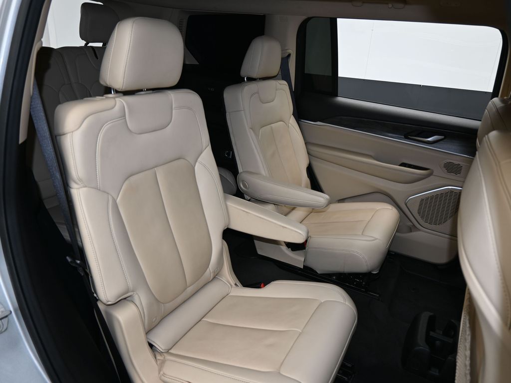 Vehicle image 74 of 78