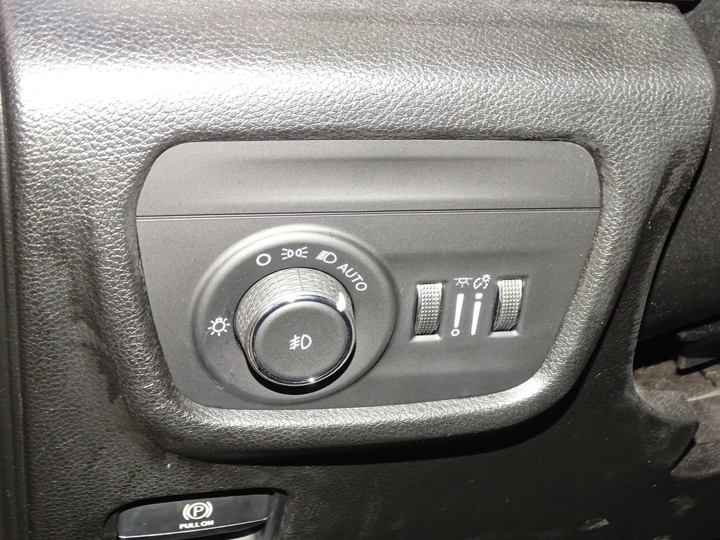 Vehicle image 16 of 43